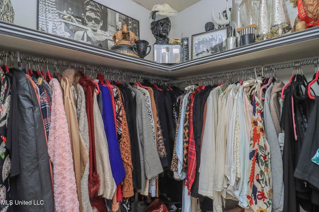 697 Country Place Drive, Pearl, MS 39208