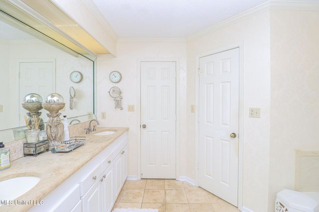 697 Country Place Drive, Pearl, MS 39208