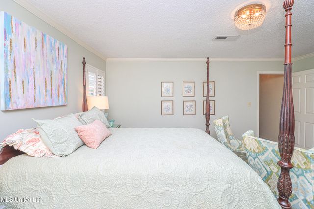 697 Country Place Drive, Pearl, MS 39208