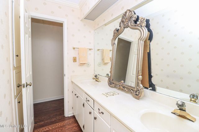 697 Country Place Drive, Pearl, MS 39208