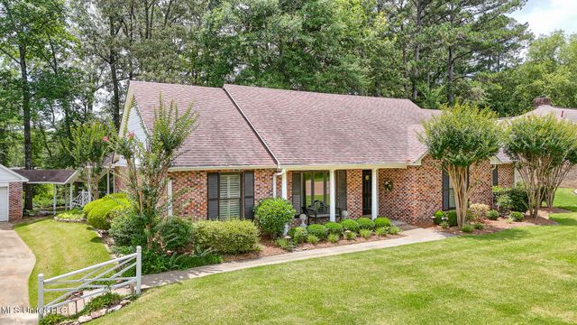 697 Country Place Drive, Pearl, MS 39208