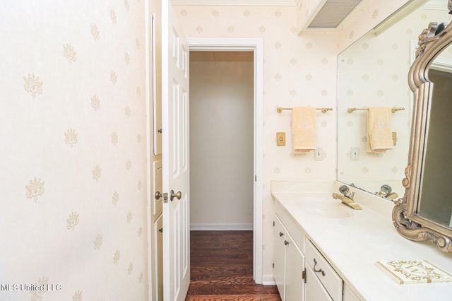 697 Country Place Drive, Pearl, MS 39208