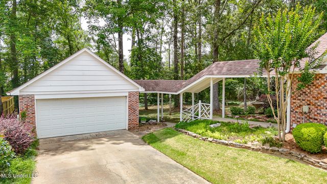 697 Country Place Drive, Pearl, MS 39208
