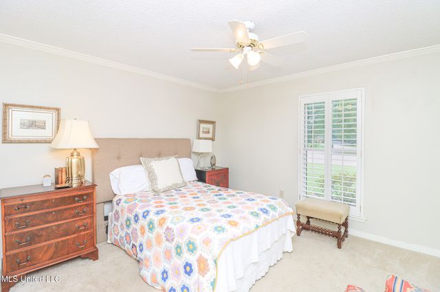 697 Country Place Drive, Pearl, MS 39208