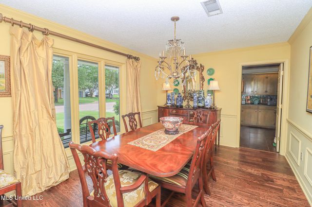 697 Country Place Drive, Pearl, MS 39208