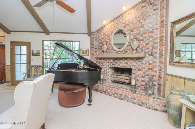 697 Country Place Drive, Pearl, MS 39208