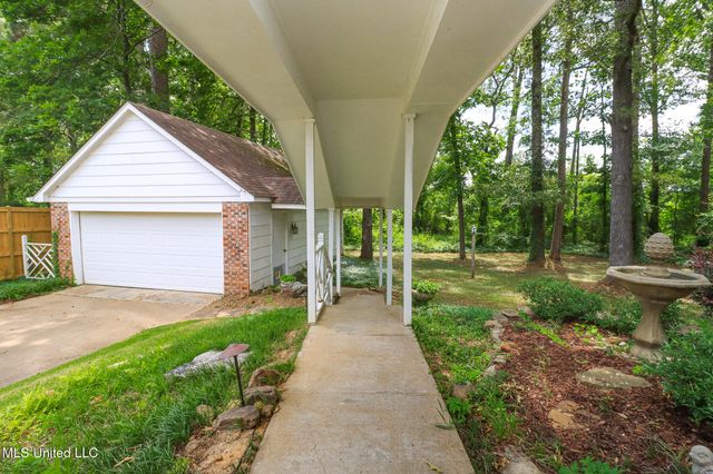 697 Country Place Drive, Pearl, MS 39208