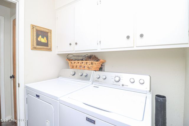 697 Country Place Drive, Pearl, MS 39208