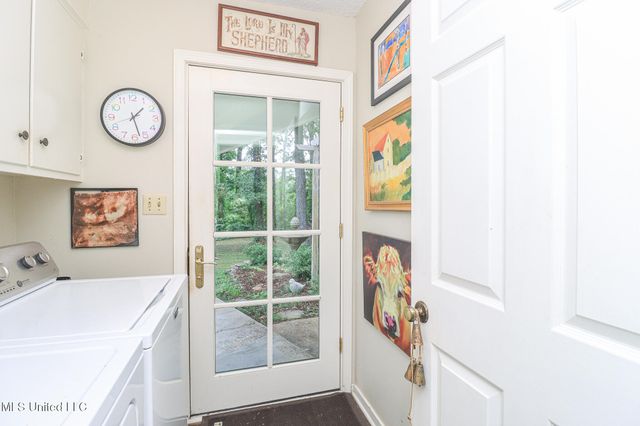 697 Country Place Drive, Pearl, MS 39208