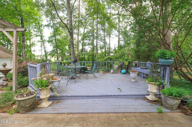 697 Country Place Drive, Pearl, MS 39208