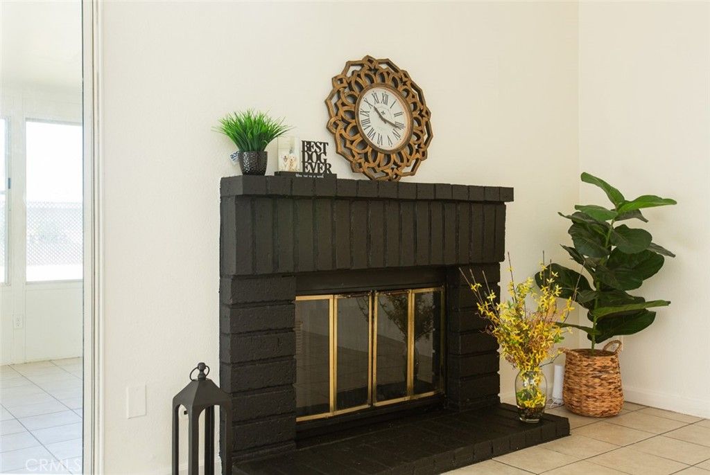 Image 6 of property listing at 3790 Nuttree, Riverside, CA 92501