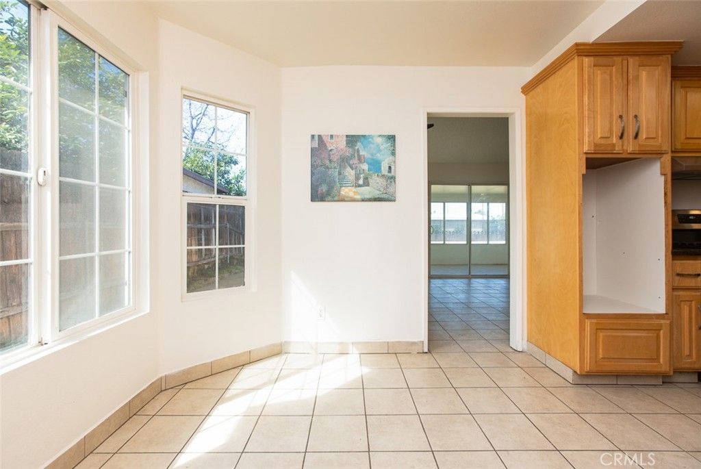 Image 9 of property listing at 3790 Nuttree, Riverside, CA 92501