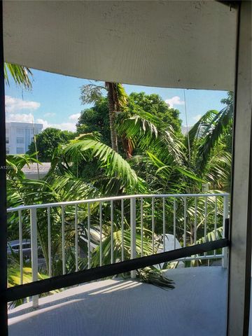 496 NW 165th St Rd D-412, Miami, FL 33169