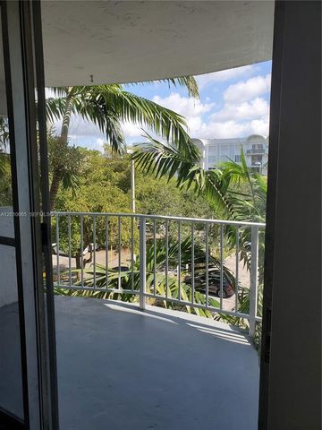 496 NW 165th St Rd D-412, Miami, FL 33169