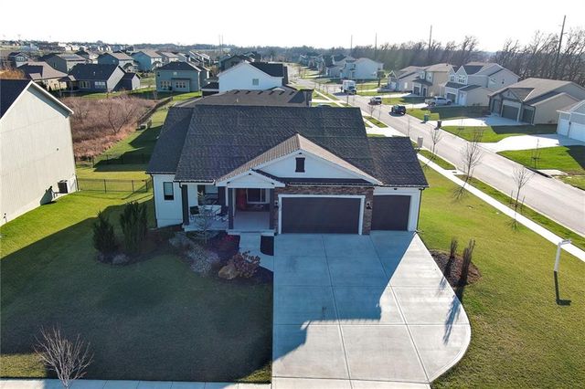 19013 W 188th Terrace, Spring Hill, KS 66083