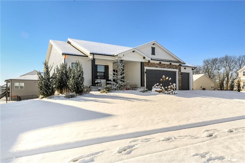 19013 W 188th Terrace, Spring Hill, KS 66083