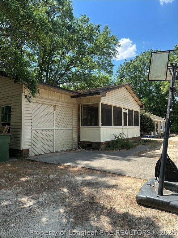 109 W Chestnut Street, Maxton, NC 28364 — exterior