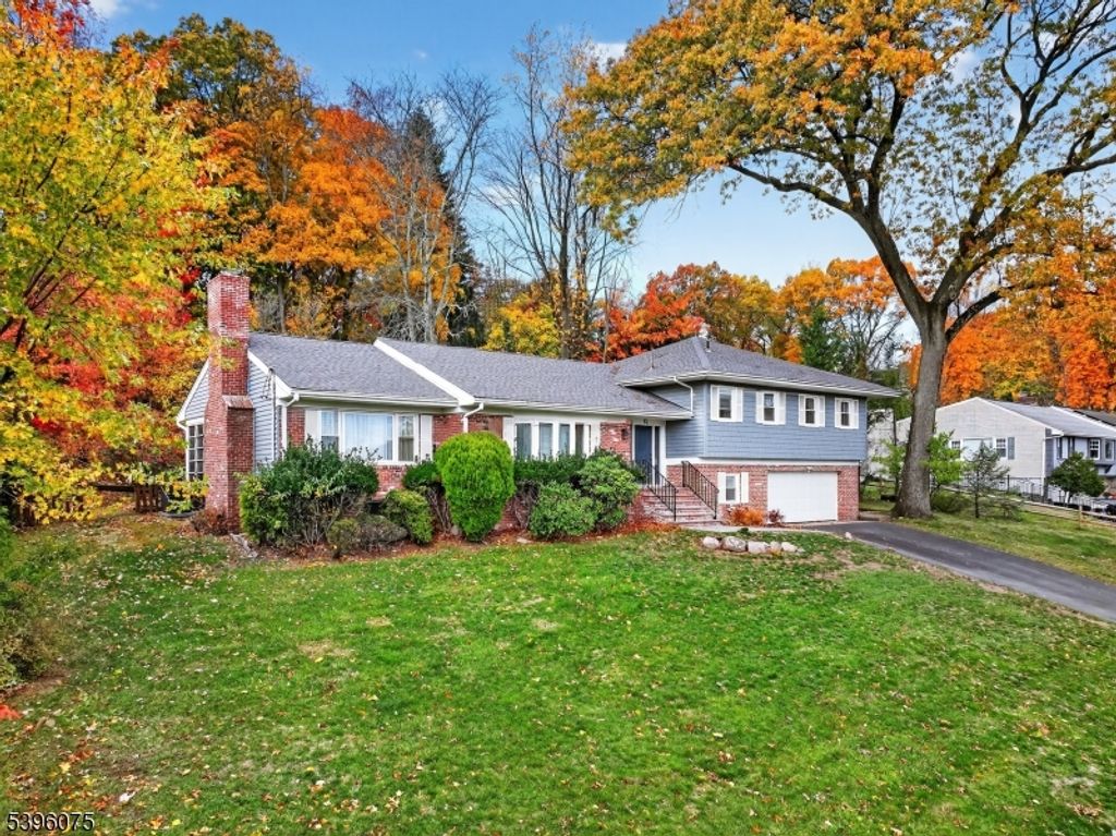 66 Ridge Rd, Hawthorne Boro, NJ 07506