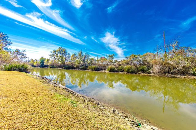 3912 Benton Dr, Bourg, LA 70343