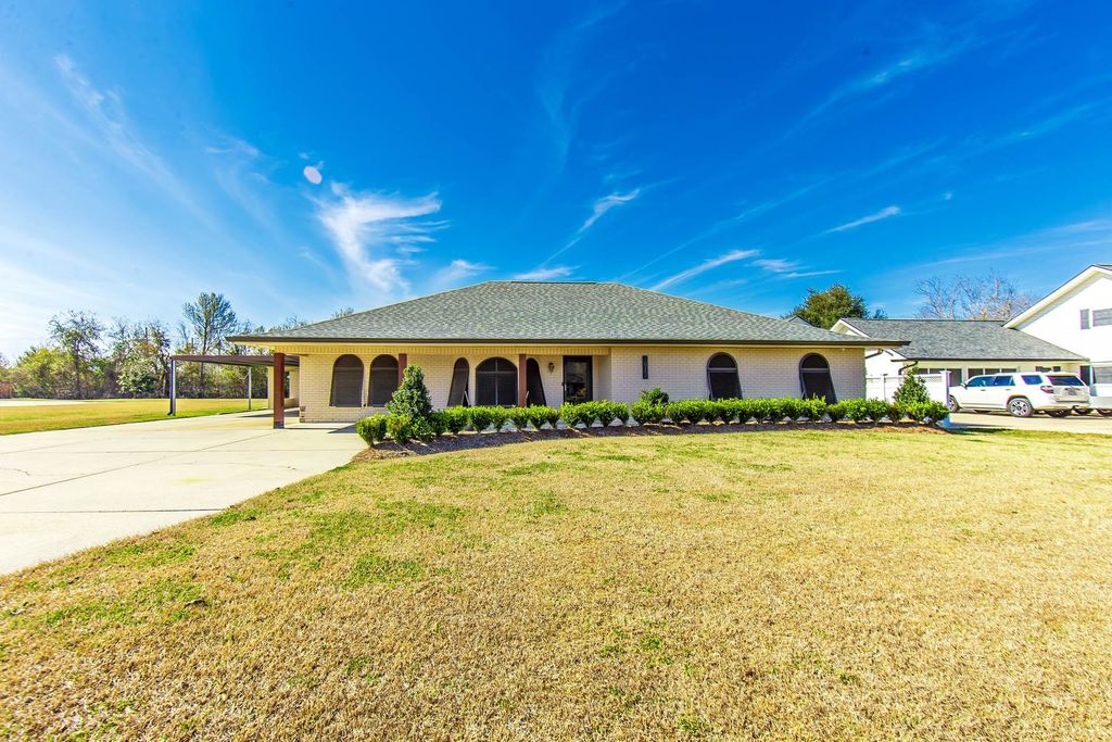 3912 Benton Dr, Bourg, LA 70343