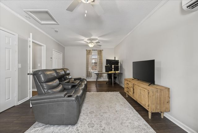 432 Rivermont Dr, Clarksville, TN 37043