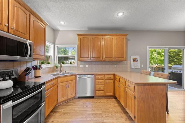18844 W 160th Terrace, Olathe, KS 66062