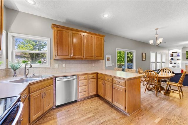 18844 W 160th Terrace, Olathe, KS 66062