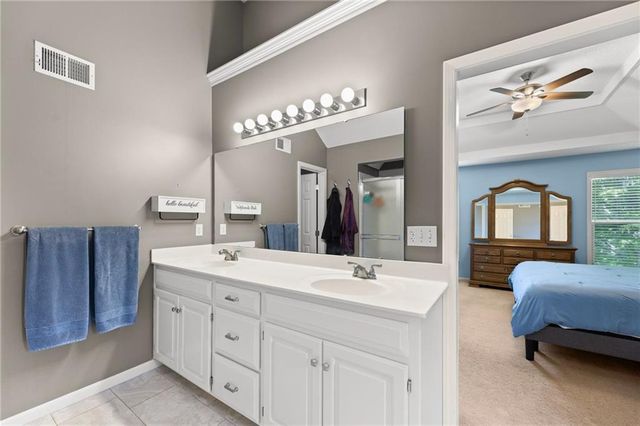 18844 W 160th Terrace, Olathe, KS 66062