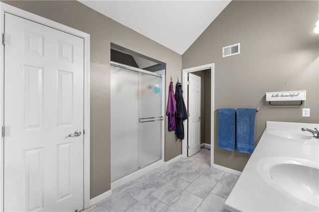 18844 W 160th Terrace, Olathe, KS 66062