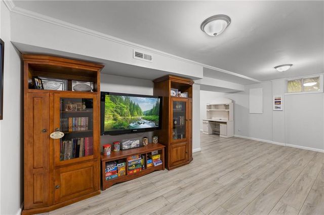 18844 W 160th Terrace, Olathe, KS 66062
