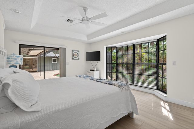 8166 N 155th Place, Palm Beach Gardens, FL 33418