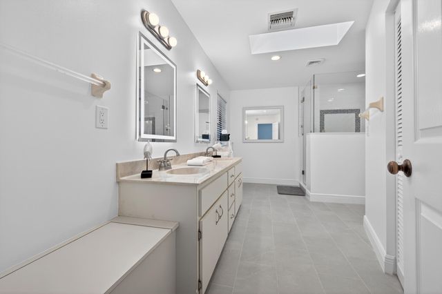 8166 N 155th Place, Palm Beach Gardens, FL 33418