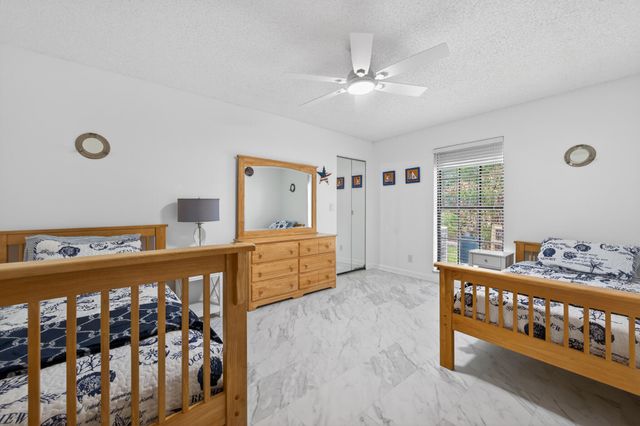 8166 N 155th Place, Palm Beach Gardens, FL 33418