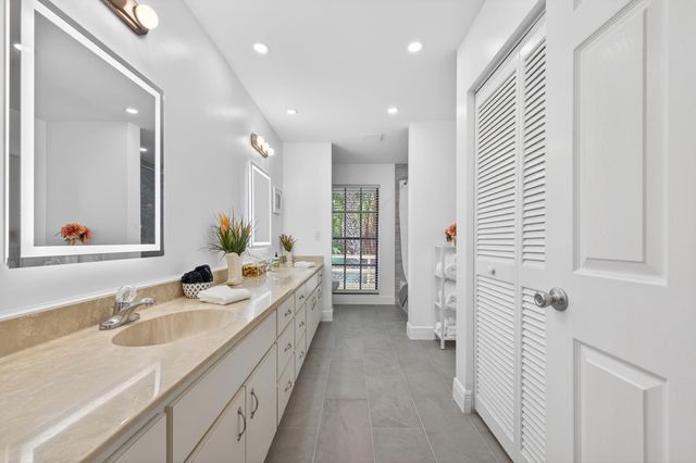 8166 N 155th Place, Palm Beach Gardens, FL 33418