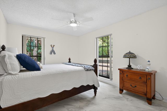 8166 N 155th Place, Palm Beach Gardens, FL 33418