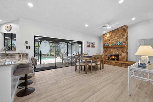 8166 N 155th Place, Palm Beach Gardens, FL 33418