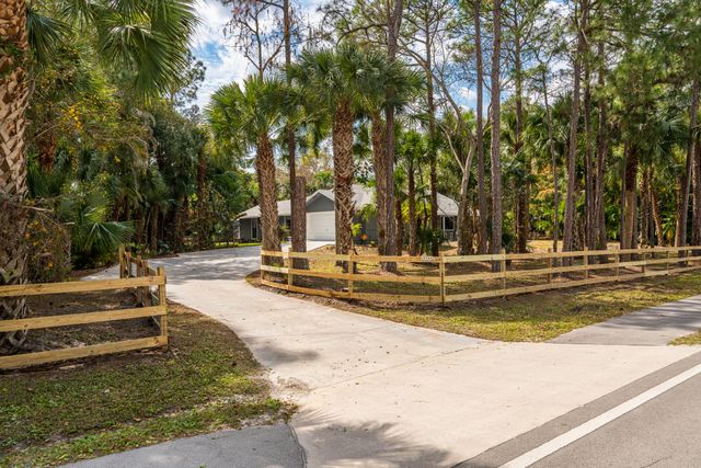 8166 N 155th Place, Palm Beach Gardens, FL 33418