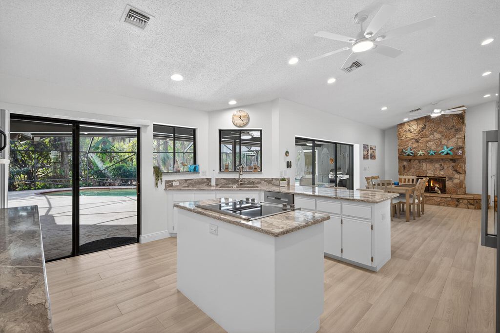 8166 N 155th Place, Palm Beach Gardens, FL 33418