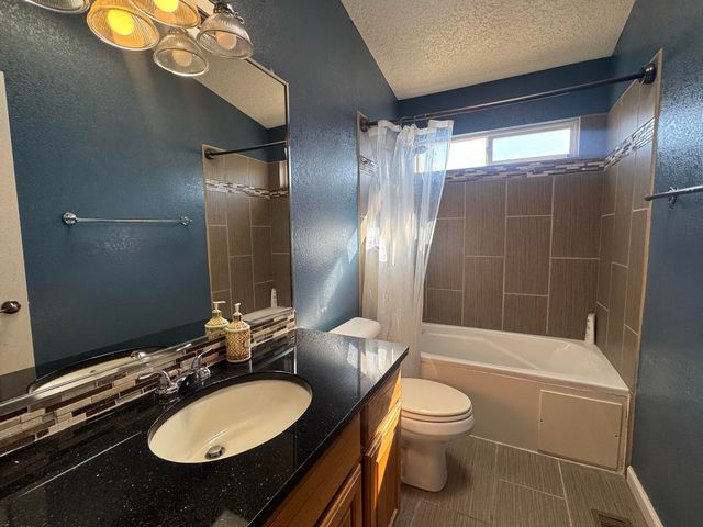 8808 Vallejo Place NE, Albuquerque, NM 87122