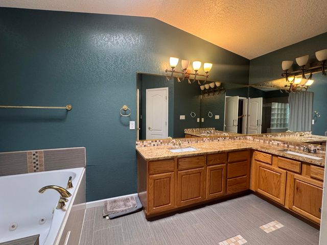 8808 Vallejo Place NE, Albuquerque, NM 87122