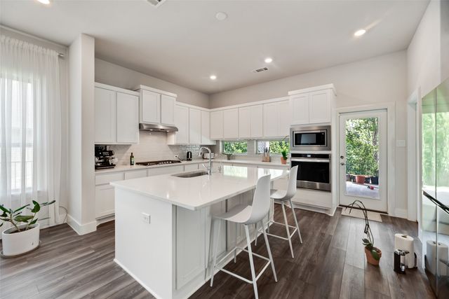 558 Torrey Pines Circle, Heath, TX 75032