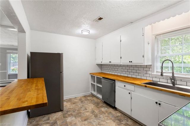 1201 Roberts RD, Newport News, VA 23606