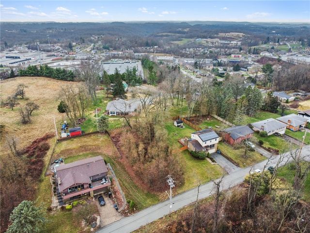 1810 Naser Rd, N Versailles, PA 15137