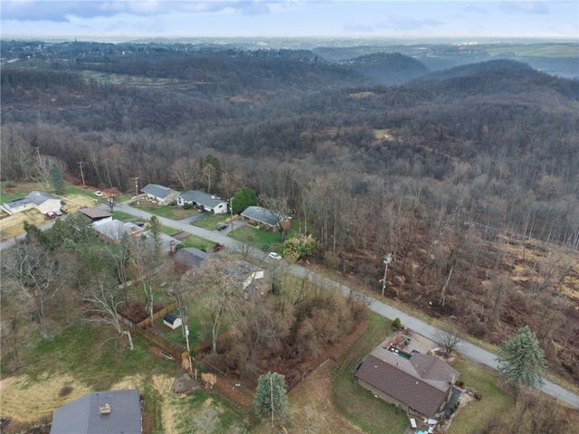 1810 Naser Rd, N Versailles, PA 15137