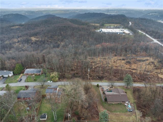 1810 Naser Rd, N Versailles, PA 15137