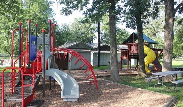 101 Idlewood Road, Enchanted Oaks, TX 75156