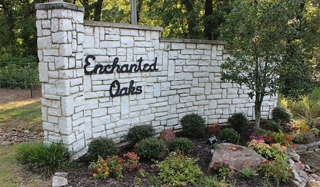 101 Idlewood Road, Enchanted Oaks, TX 75156