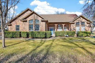 101 Idlewood Road, Enchanted Oaks, TX 75156