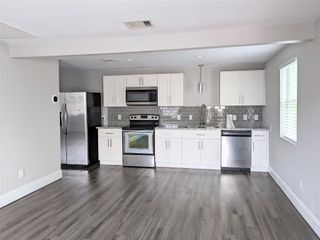 813 1/2 Alexander Street 2/2, Houston, TX 77007