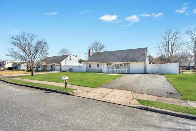 114 Norman Drive, Bohemia, NY 11716